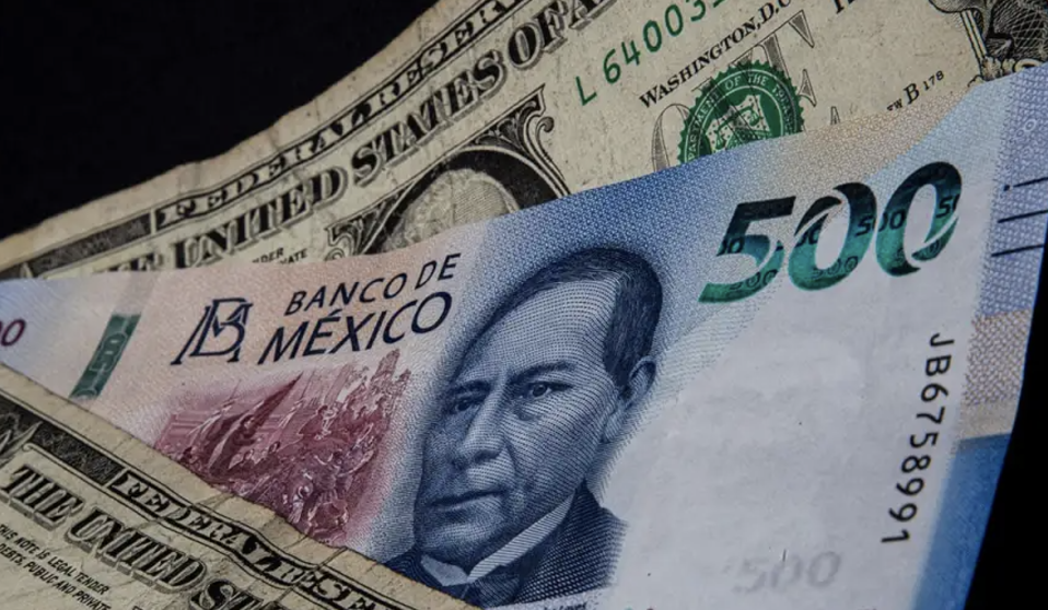 TRAS 7 JORNADAS DE RETROCESO, EL PESO MEXICANO SE RECUPERA; AYER CIERRÒ EN 20.11 POR DÒLAR